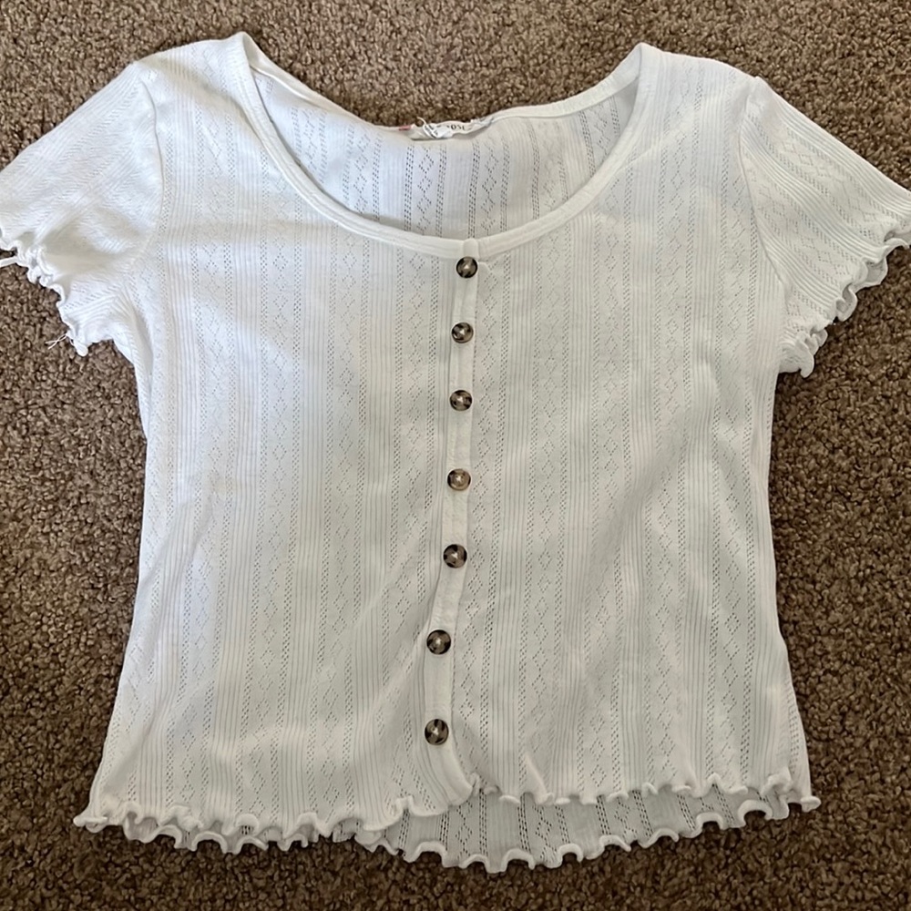Cute white cropped top with buttons